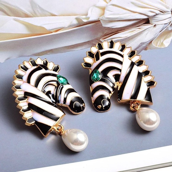 Zara Zebra Chunky Chandelier Gold Black Earrings - Picture 4 of 16